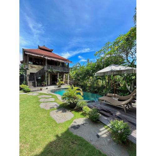 Authentic 5 BR Villa - Perfect for Families & Groups - Close to Canggu Beach