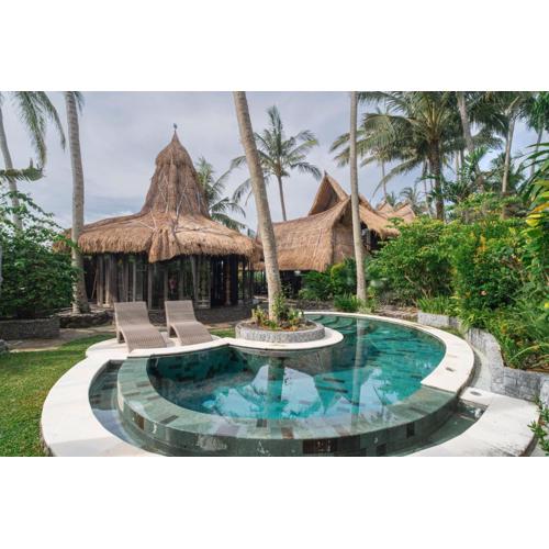 Authentic beachfront Villa Owl