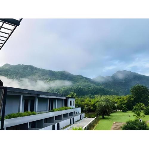 Avartarn Miracles Hotel