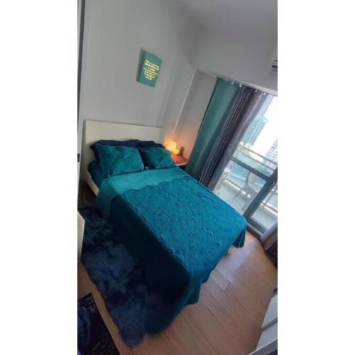 Aveline Suites Cozy Skyline View ACQUA Private Residences near Rockwell Makati