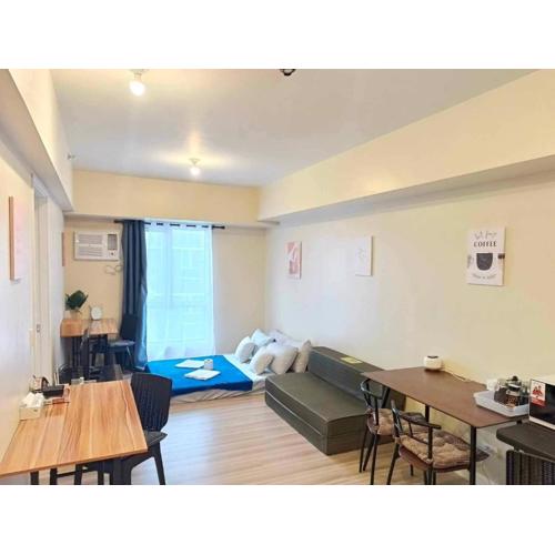 Avida Riala at Cebu IT Park Spacious 1 Bedroom with Fast WiFi Smart TV For 6
