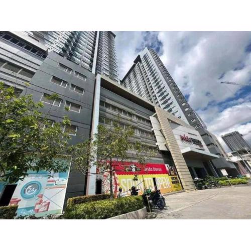 Avida tower by Mariza