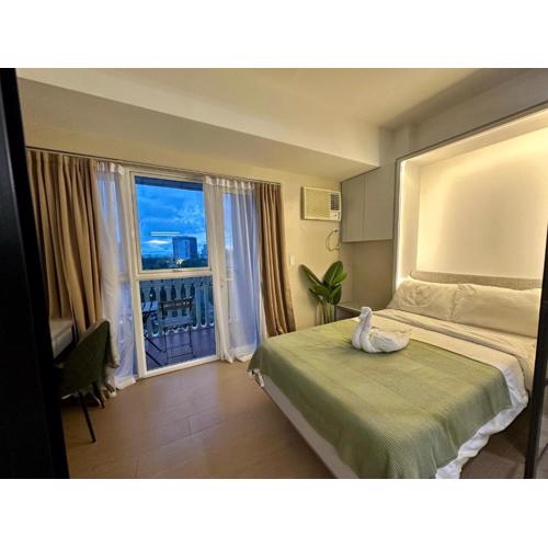 Awesome Sunset View in Venice Mall Suite with PS5 30th edition, Walk to Everything, 5 mins away to BGC, DisneyPlus, Prime Video, HBO Max