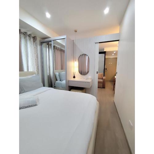 Aya's Place Two Bedrooms near MOA