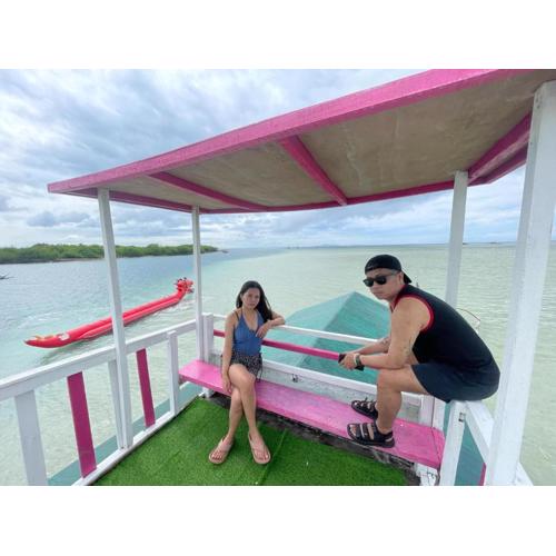 Ayne's Floating Cottage