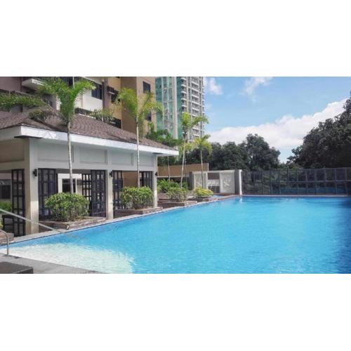 Azalea 1BR Suite - Pool, Gym, WiFi, Netflix, AC, Kitchen, Ayala Mall