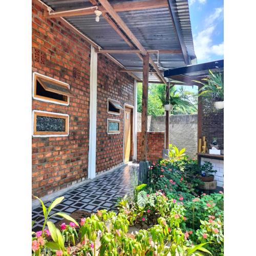 AZALEA GARDEN HOMESTAY