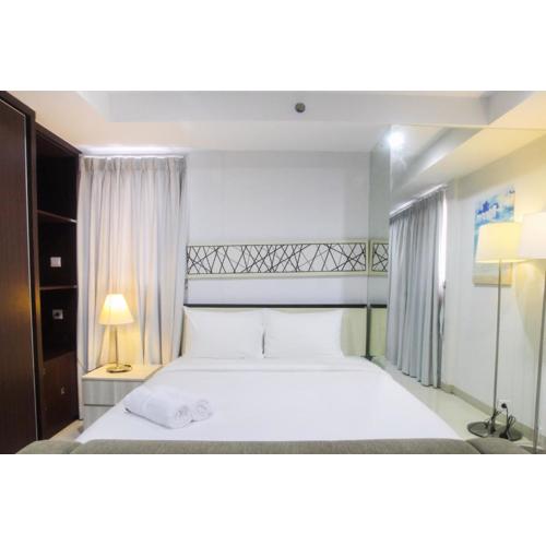 Azalea Suites Cikarang Studio Apartment with Bathtub By Travelio