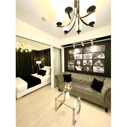 Azure 1BR with Projector