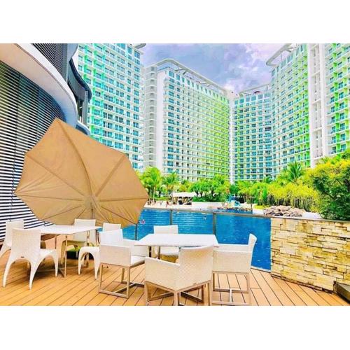 AZURE A6 beachpool with Balcony Wifi near mall airport