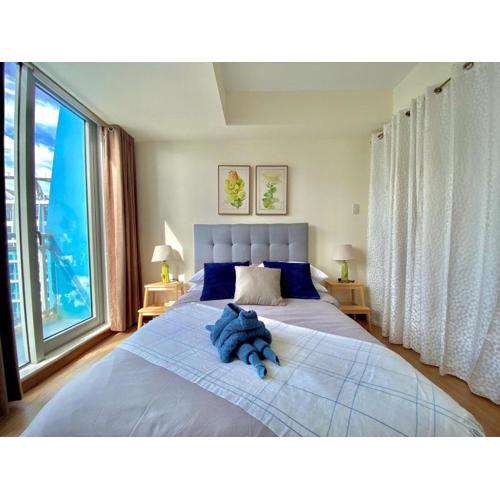 Azure Beach View Chic & Private, Near Airport