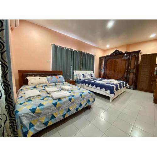 B1 - Spacious 3BR House with Netflix, Fiber Wifi, Parking, Balcony