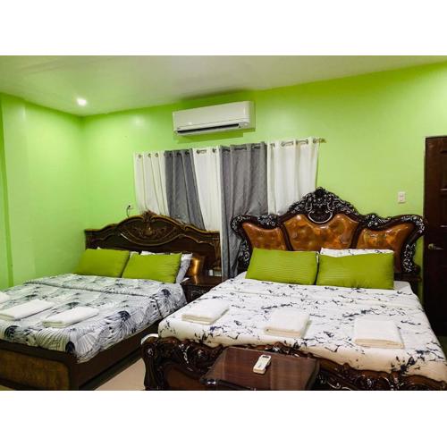 B2 - Spacious 3BR House with Netflix, Fiber Wifi, Parking, Balcony