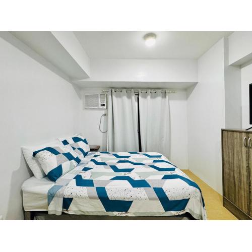 * *B2 Your Go-To Crib