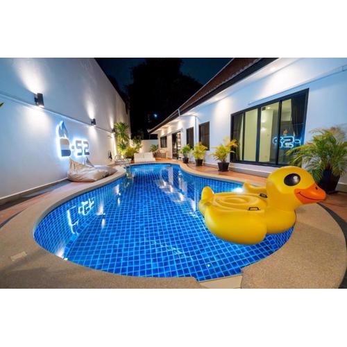 B52 Pool Villa Pattaya