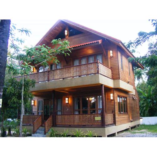 Baan Banyan Villa, wood house short walk to Mae Nam beach