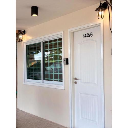 เดินทางสะดวก ติดถนนทางหลวง Baan Hug Ubon2