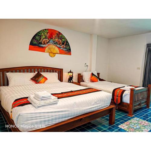 Baan Khlong Mae Kha Hotel