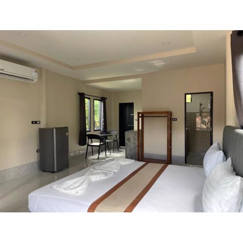 Baan klang suan at kantiang bay