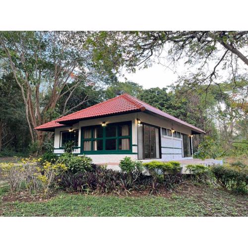 Baan Korbsuk Teak Cabins 3-4