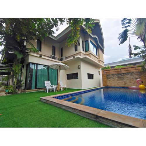 Baan Natcha Pool Villa City Center