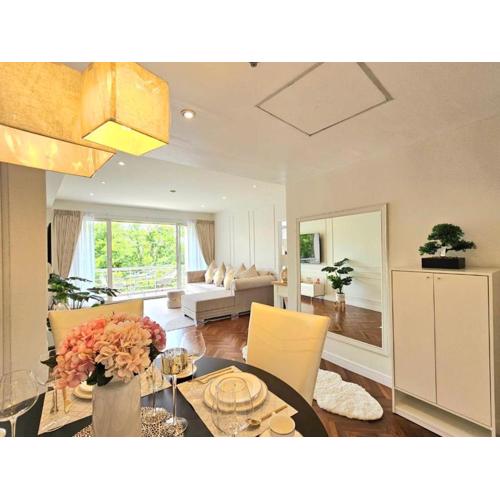 Baan Sansaran Excellent apartment on the beach with a large territory and swimming pools.