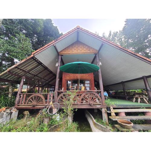 Baan Thabthong Homestay (บ้านทับทอง โฮมสเตย์)