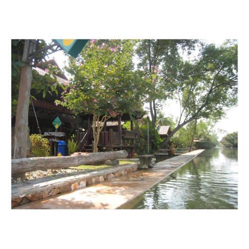 Baansuan Amphawan Resort