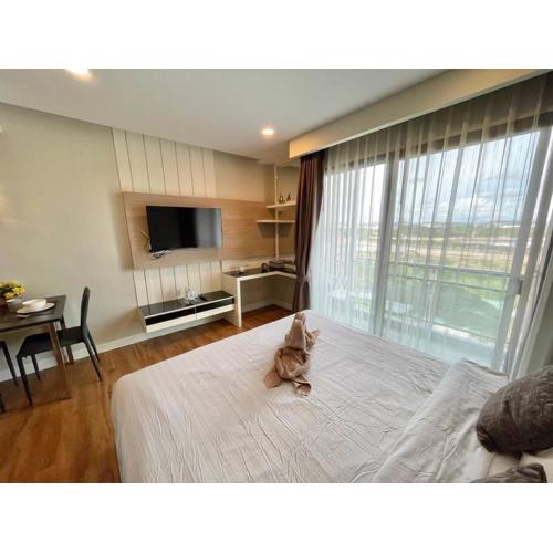 BACK & HIGH Studio in Dusit Grand Park