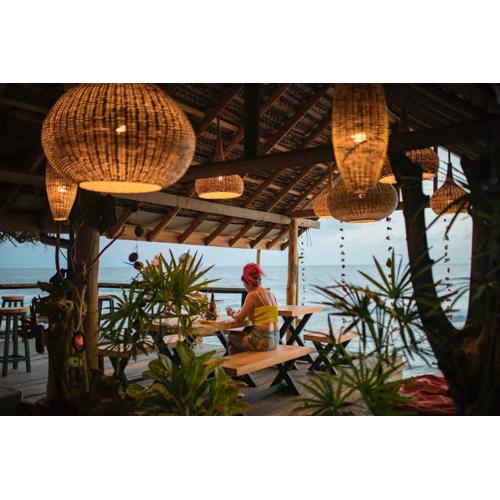 Backpack Beach Hostel & Reggae Bar