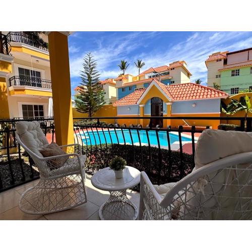 Backyard, Pool View, Walk to Beach, Dining, Shops