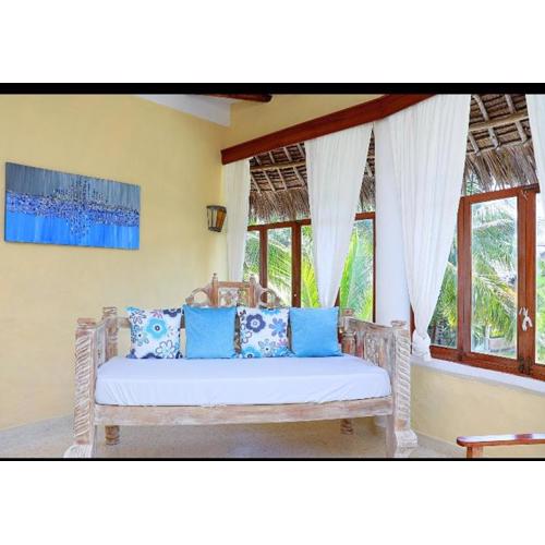 Baharini beach cottage