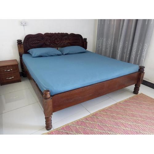 Balcony Bliss & Private Bath at Mamdalis