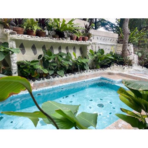 Bali inspired Villa in Tagaytay with Pool and Billiards up to 12pax