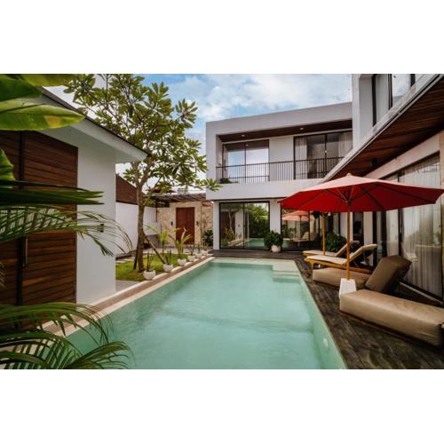 Bali Large 5-BR Private Luxury Dandanku Villa in Seminyak