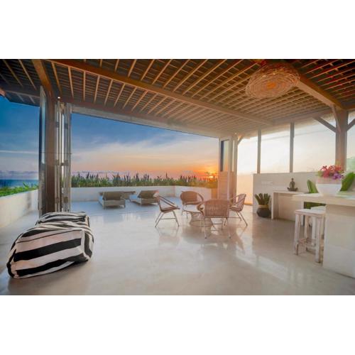 Bali Luxe Villa Beachfront Rooftop Sunsets