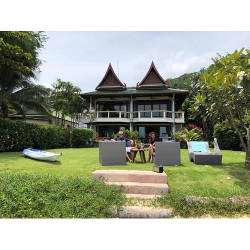 Bali style 4 bedroom beachfront Villa Ao Yon