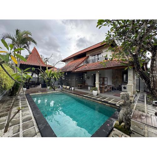 Balieys Villa, Tranquil Hideaway in Central Canggu