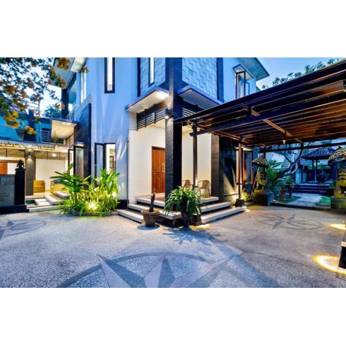 Balinese Home with Pool near Padma Beach, Legian