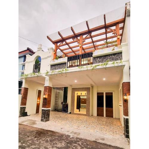 Balmoral House Ambarukmo