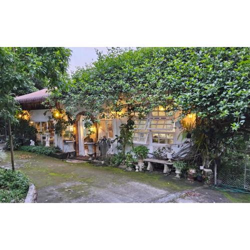 Balmy Hideout Cafe'& Homestay