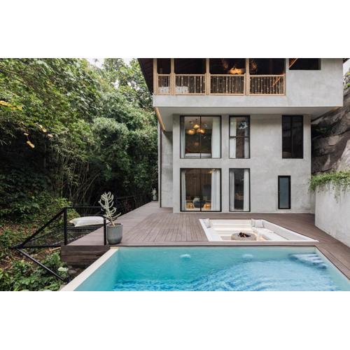 Bamboolina Jungle Villa - A Unique Retreat with Artistic Charm with River Access