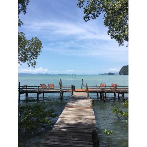 Bananas Resort & Restaurant