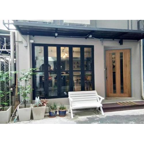 Bangkok Silom chat box hostel