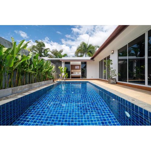 Bangtao Beach Villa with a Long pool 12 meters