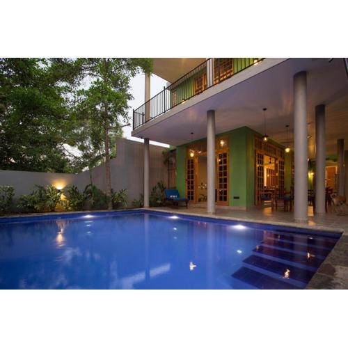 Barefoot Bungalow Hikka