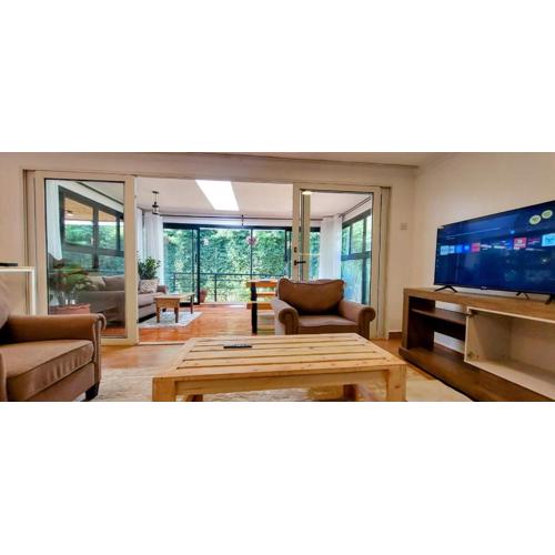 Barnhouse Container Cottage in Tigoni