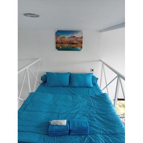 Baron Lighthouse Cottage & Eatery