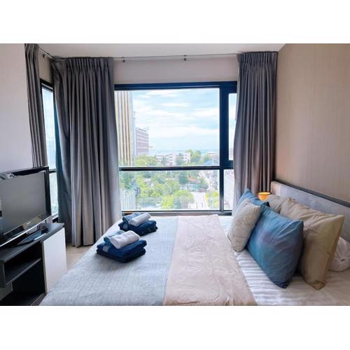 BASE Central PATTAYA Huge 2BED King&Queen with Infinity Pool & Free Netflix!