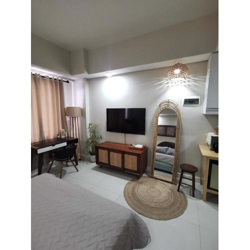 Baseline Premier - Studio with mountain view